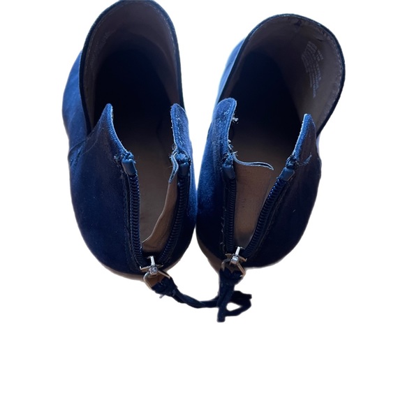 Beautiful blue suede size 8 Kenneth Cole Reaction booties, ankle boots. - Picture 3 of 7